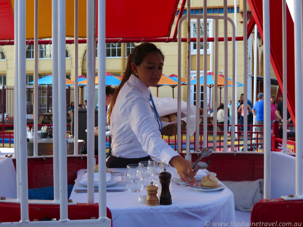 luna-park-ferris-wheel-waitress