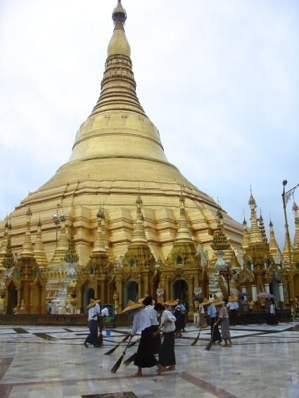 www.foodwinetravel.com.au Shwedagon Pagoda, Yangon, Myanmar, Burma, travelling in Burma, what to see in Burma, river cruises in Burma.