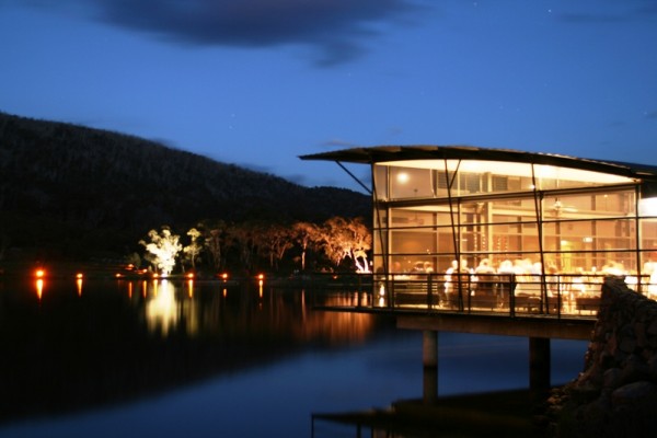 www.foodwinetravel.com.au Lake Crackenback Resort & Spa is 15 minutes drive from Thredbo and 5 minutes from the Skitube to Perisher and Blue Cow. It’s a year-round resort, with walks around the lake, wildlife, themed weekends, triathlon events, tennis courts, golf course, heated swimming pool and purpose-built mountain-bike park. There’s also an excellent restaurant, Cuisine; executive chef Greg Pieper.