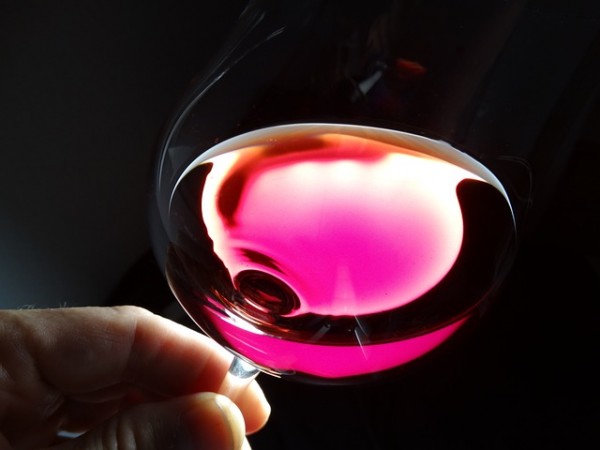 Do women make better wine tasters?