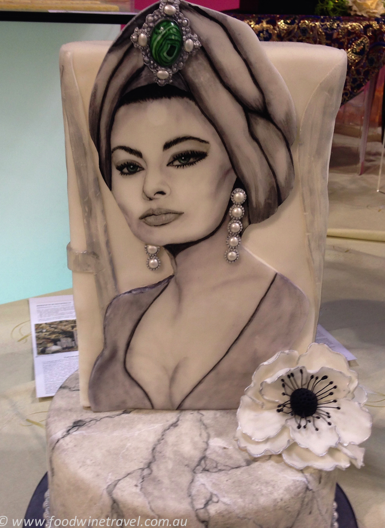 Sophia Loren in cake