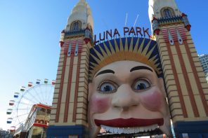 luna-park-ferris-wheel-entrance