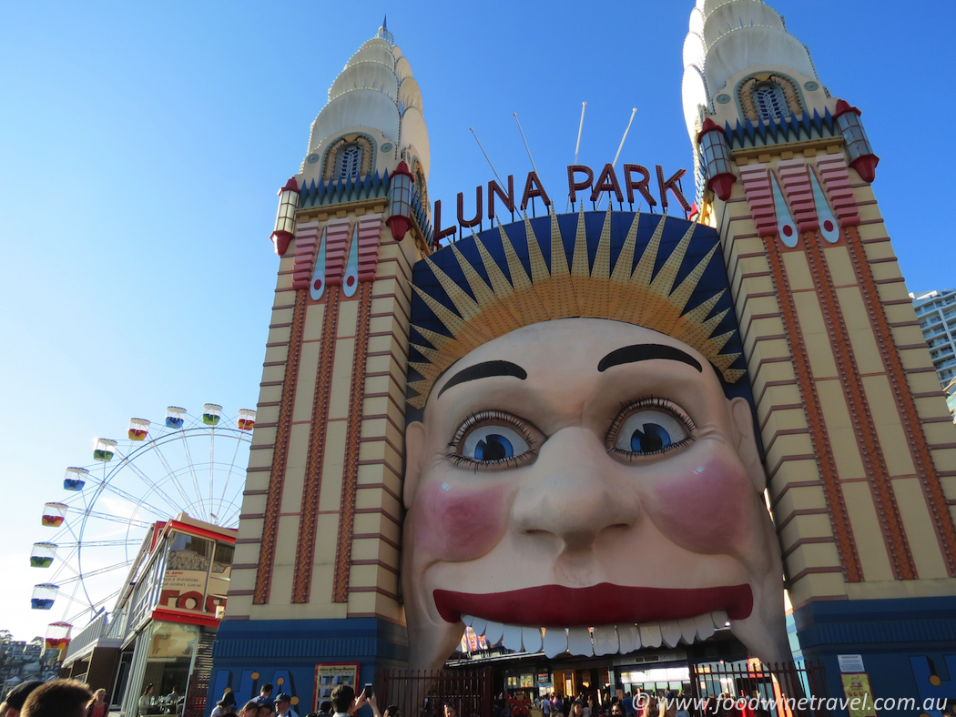 luna-park-ferris-wheel-entrance