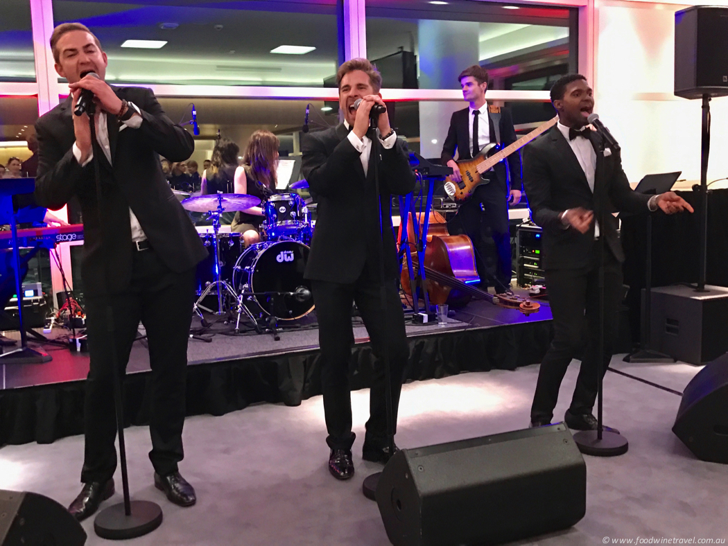 Qantas Domestic Business Lounge California Crooners