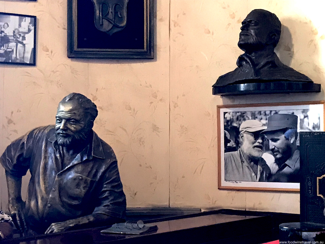 Ernest Hemingway statue in El Floridita