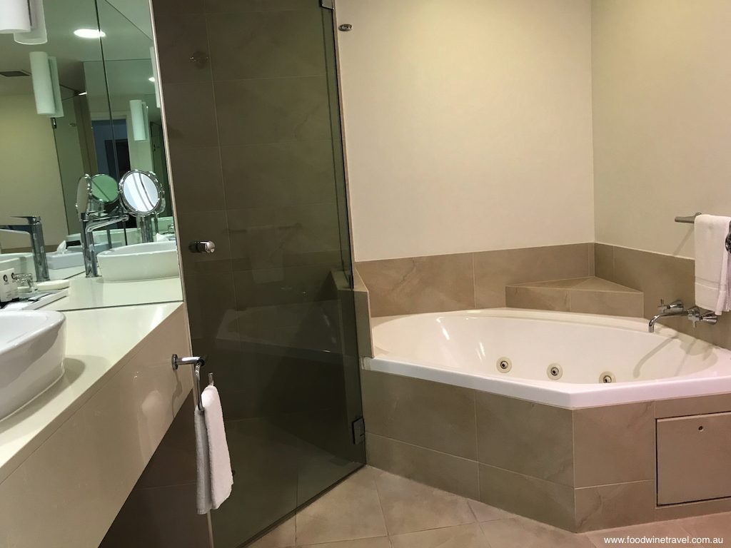 Sofitel Noosa Pacific Resort spa bath