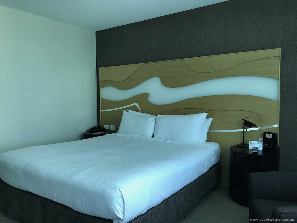 Hilton Surfers Paradise guest room