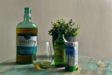 The Plus Two formula mixes The Singleton with a still mixer and a sparkling mixer for a deliciously easy cocktail.