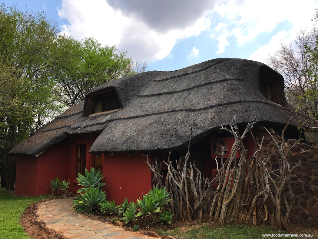The Nare suite fits in perfectly with the environment at Madikwe.