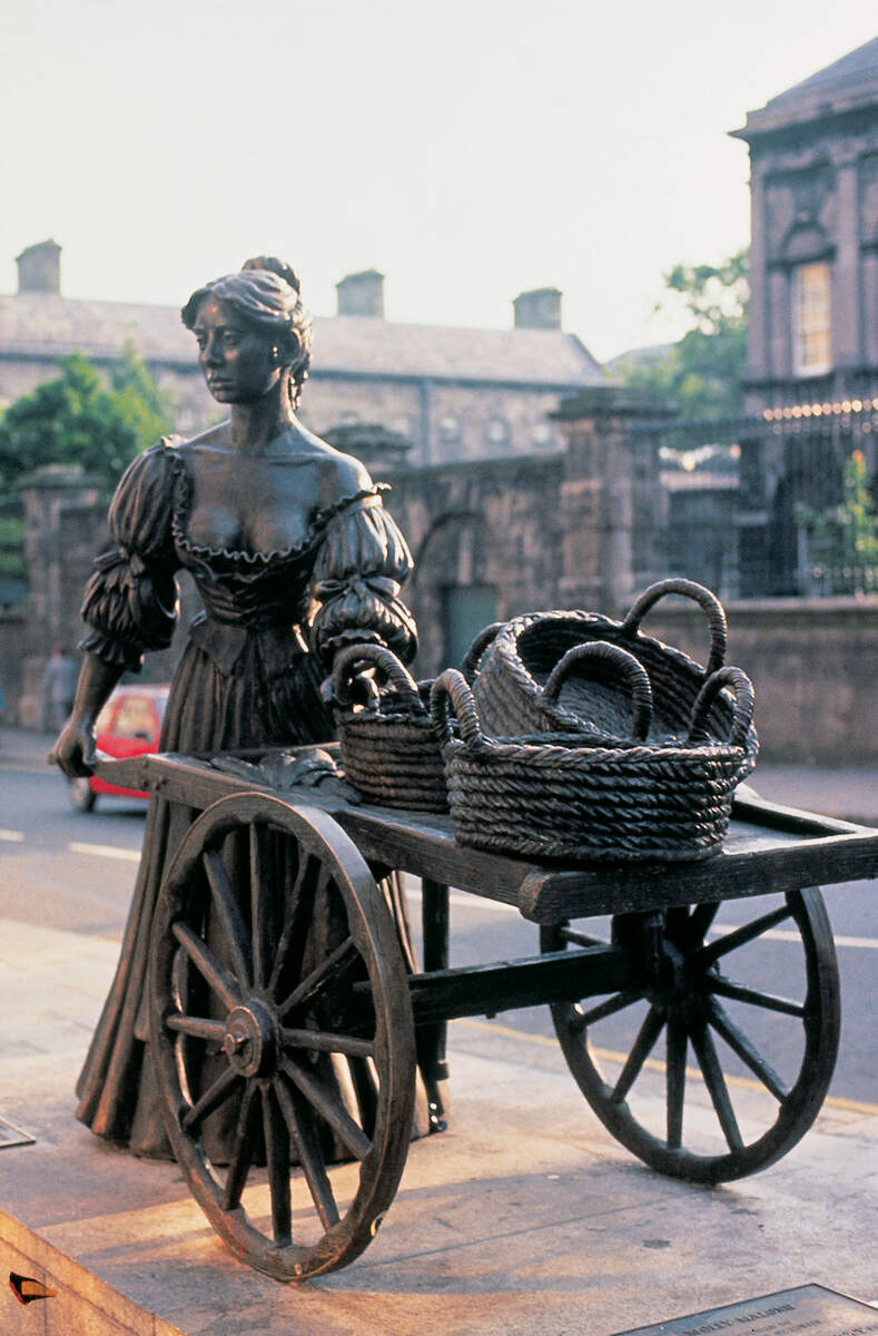 Dublin's Molly Malone statue. © Tourism Ireland