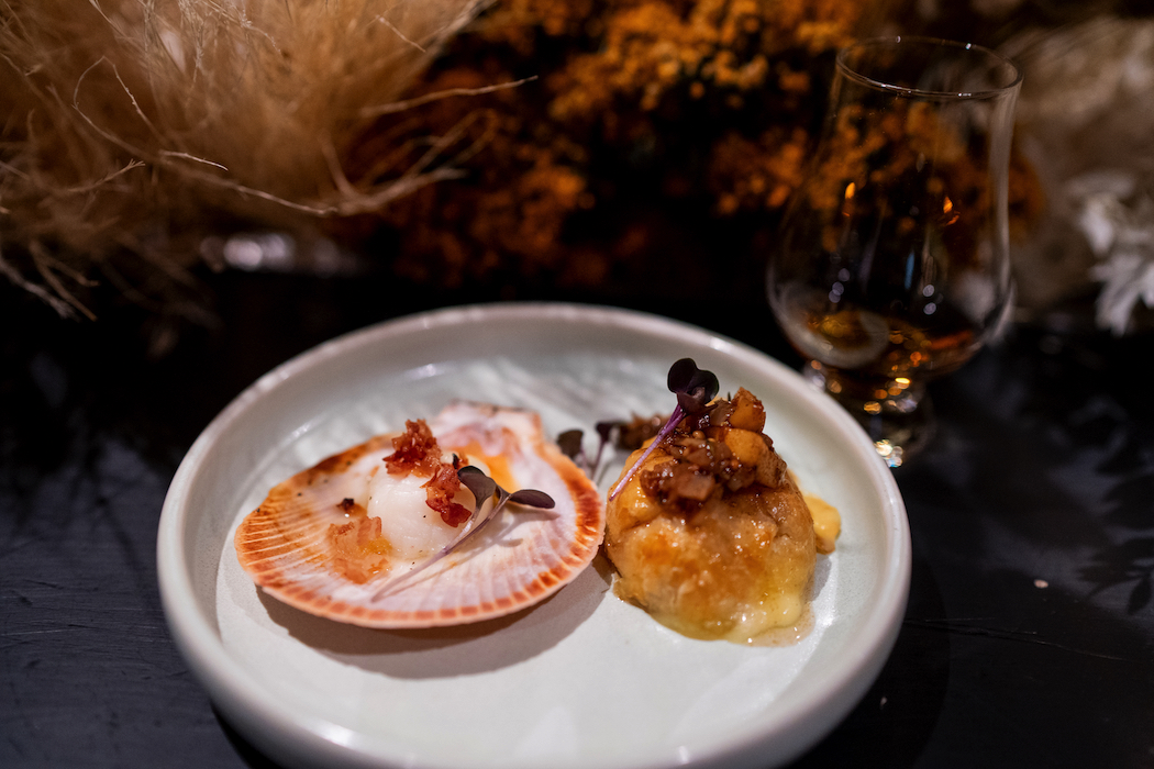 Seared scallops with pancetta crumb, paired with 6-year-old whisky from an ex-bourbon cask.
