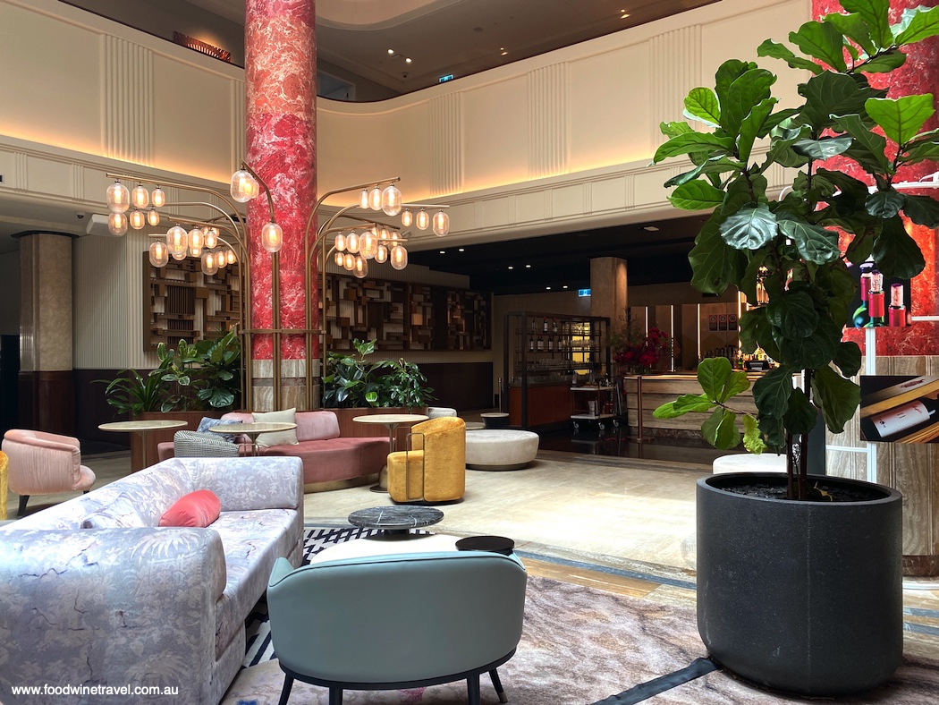 Hotel Kimpton Margot lounges in lobby