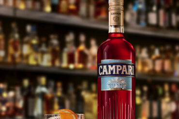 Campari and a recipe for Negroni cocktail