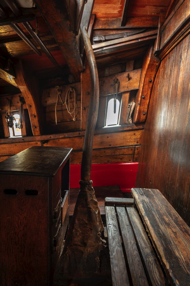 The ship is steered with this whip staff, with a member of the crew standing on the bench to keep watch.