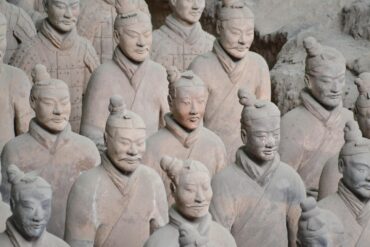 Image of Terracotta Warriors by Andy Wallace from Pixabay.