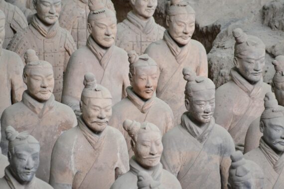 Image of Terracotta Warriors by Andy Wallace from Pixabay.