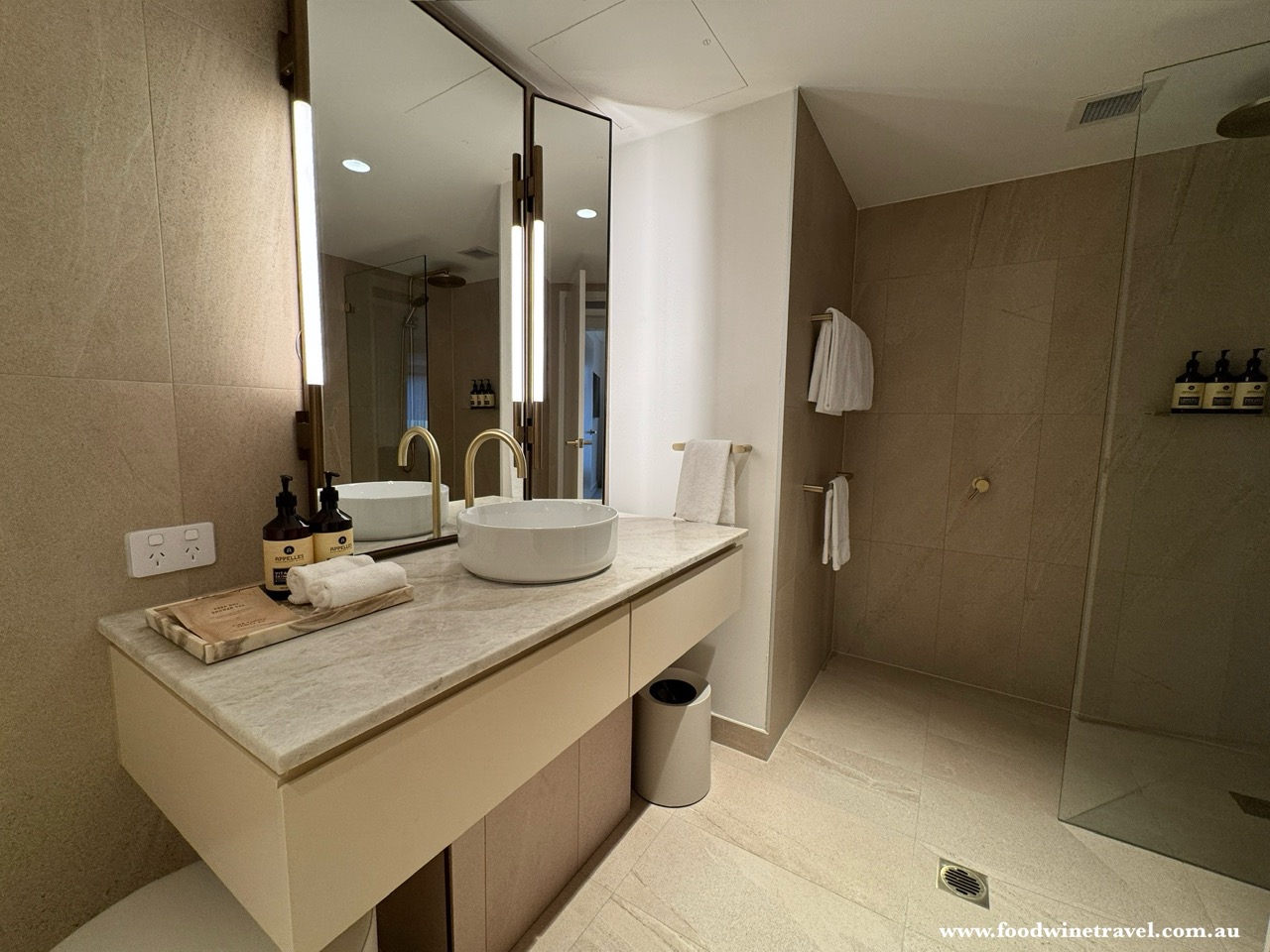 Where to stay in Sydney Adina Sydney Town Hall Bathroom