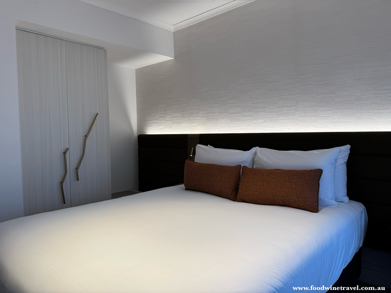 Sydney Adina Town Hall Bedroom