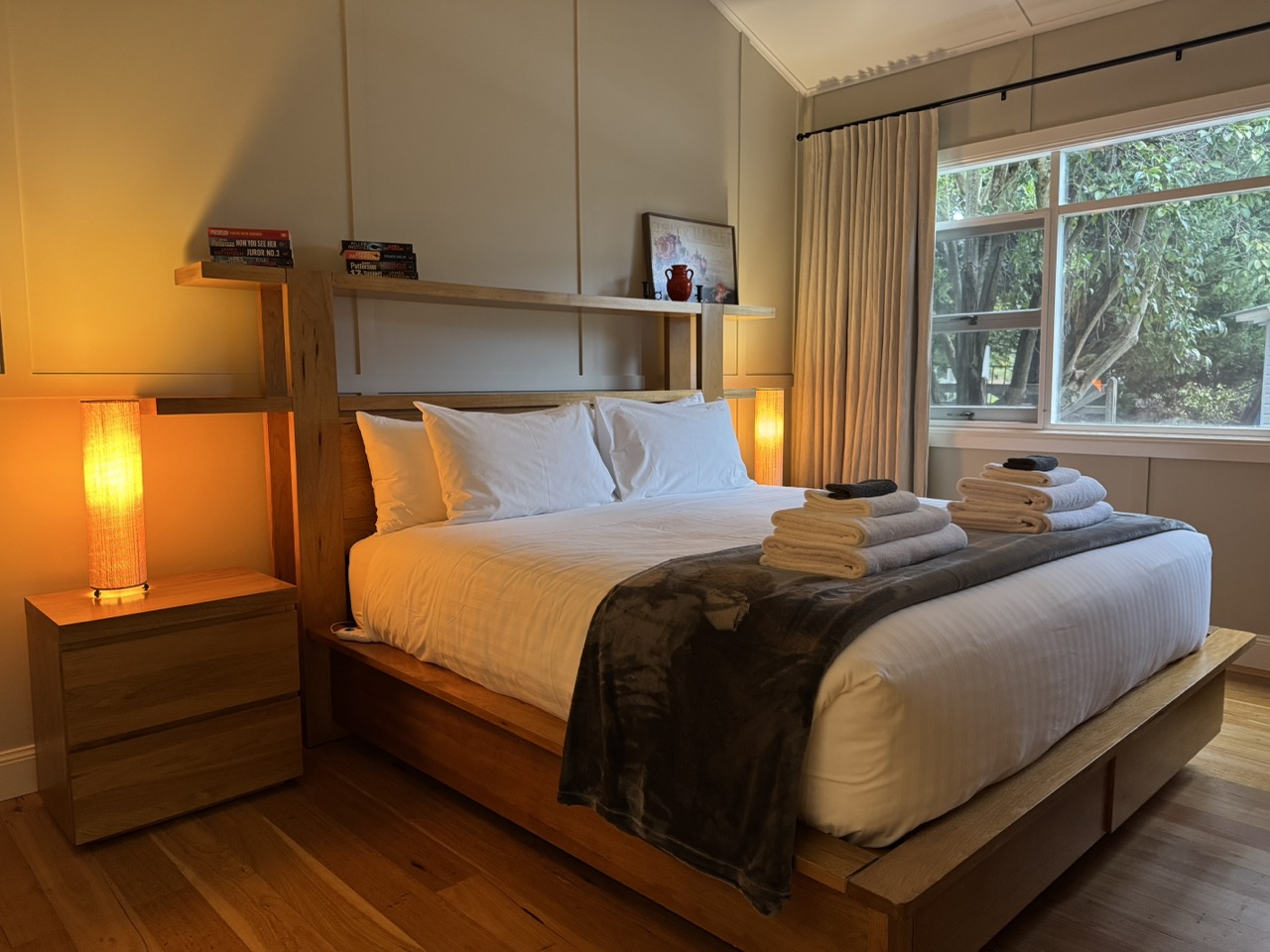 The Lodge room we stayed in, with ensuite pictured below.