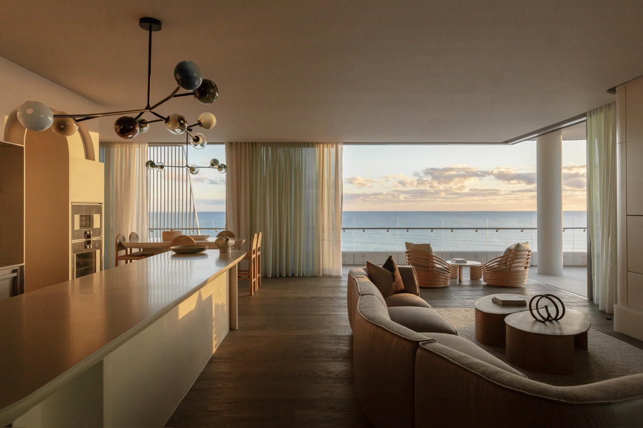 Rise Kirra Point Living Room and Kitchen © Aaron Chapman
