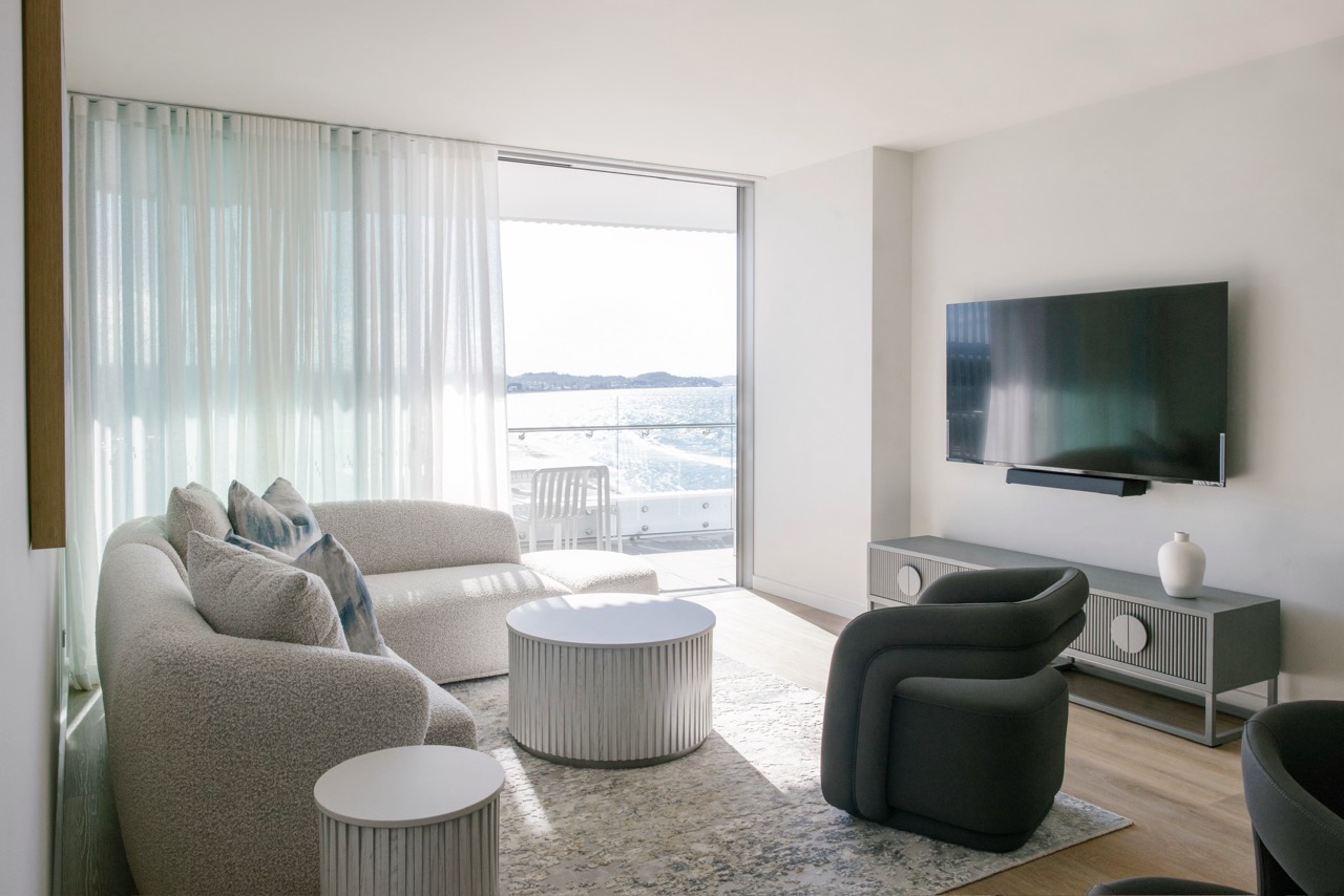 The decor in the Kirra Point Holiday Apartments is coastal chic. © Elise Hassey