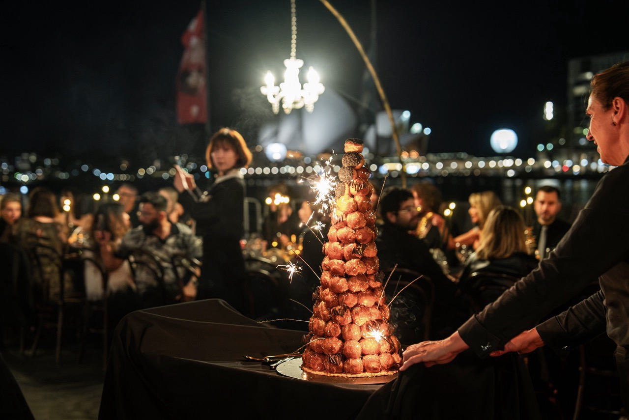 Grand finale of Dîner en Noir: a sparkling croquembouche dessert.